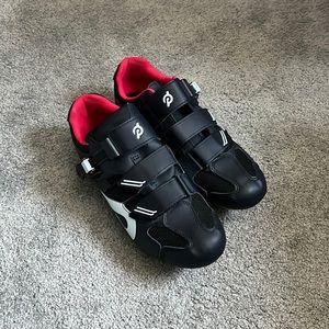 So 41- Peloton click in cycling shoes- like new